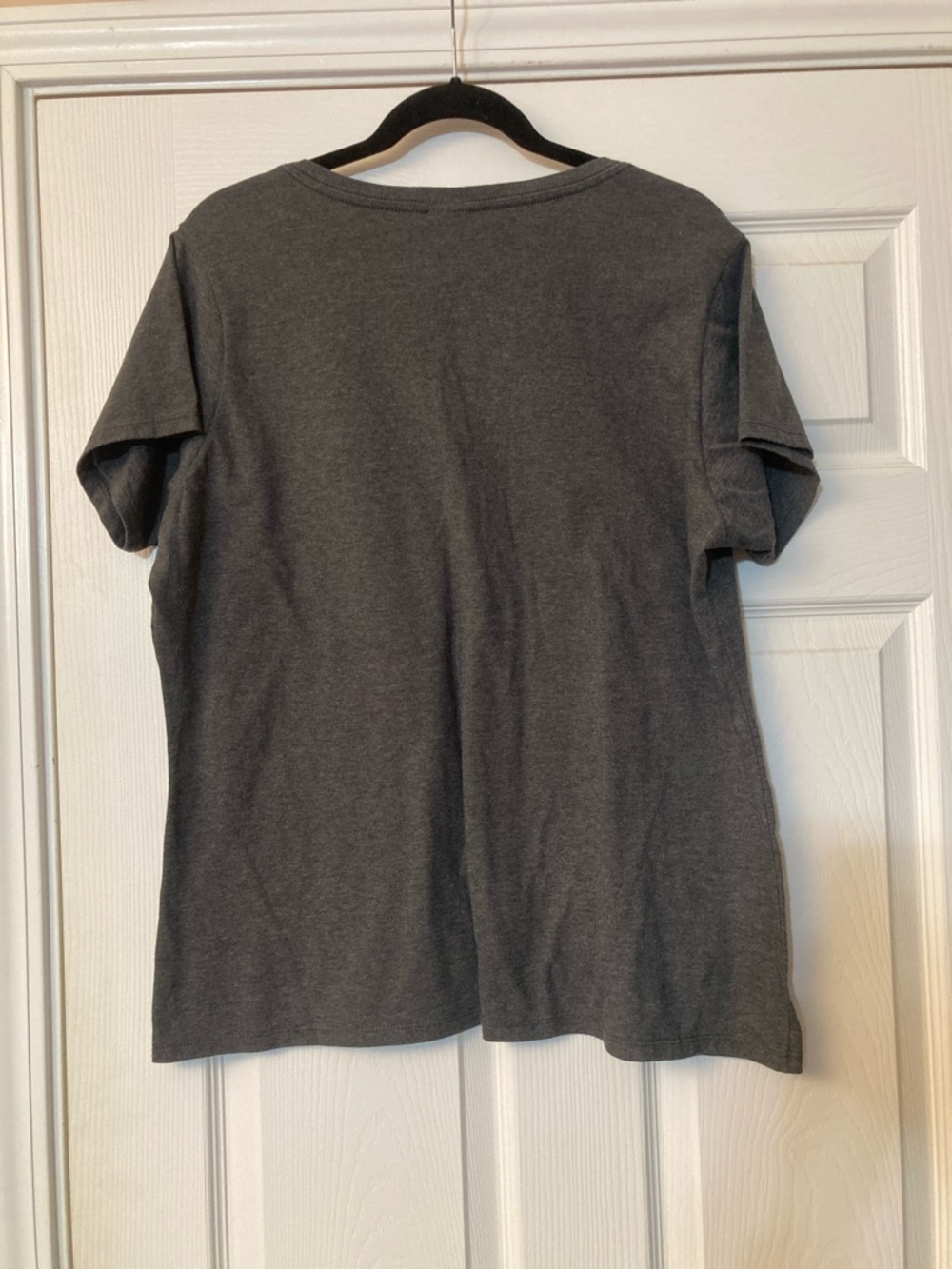 ⭐️⭐️ Port and Company Charcoal Gray V-Neck Tee with White Italy Graphic - XXL - Picture 3 of 6